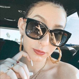 Meet your Posher, April